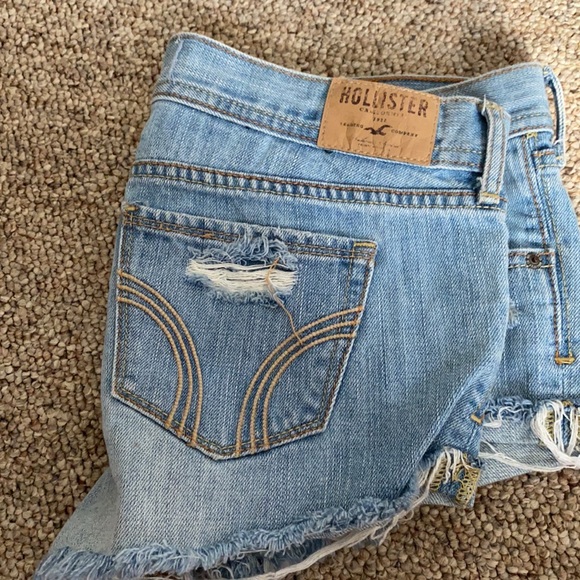 Shorts - Picture 2 of 4